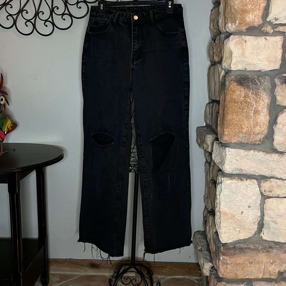 Women’s black baggy jeans with rips